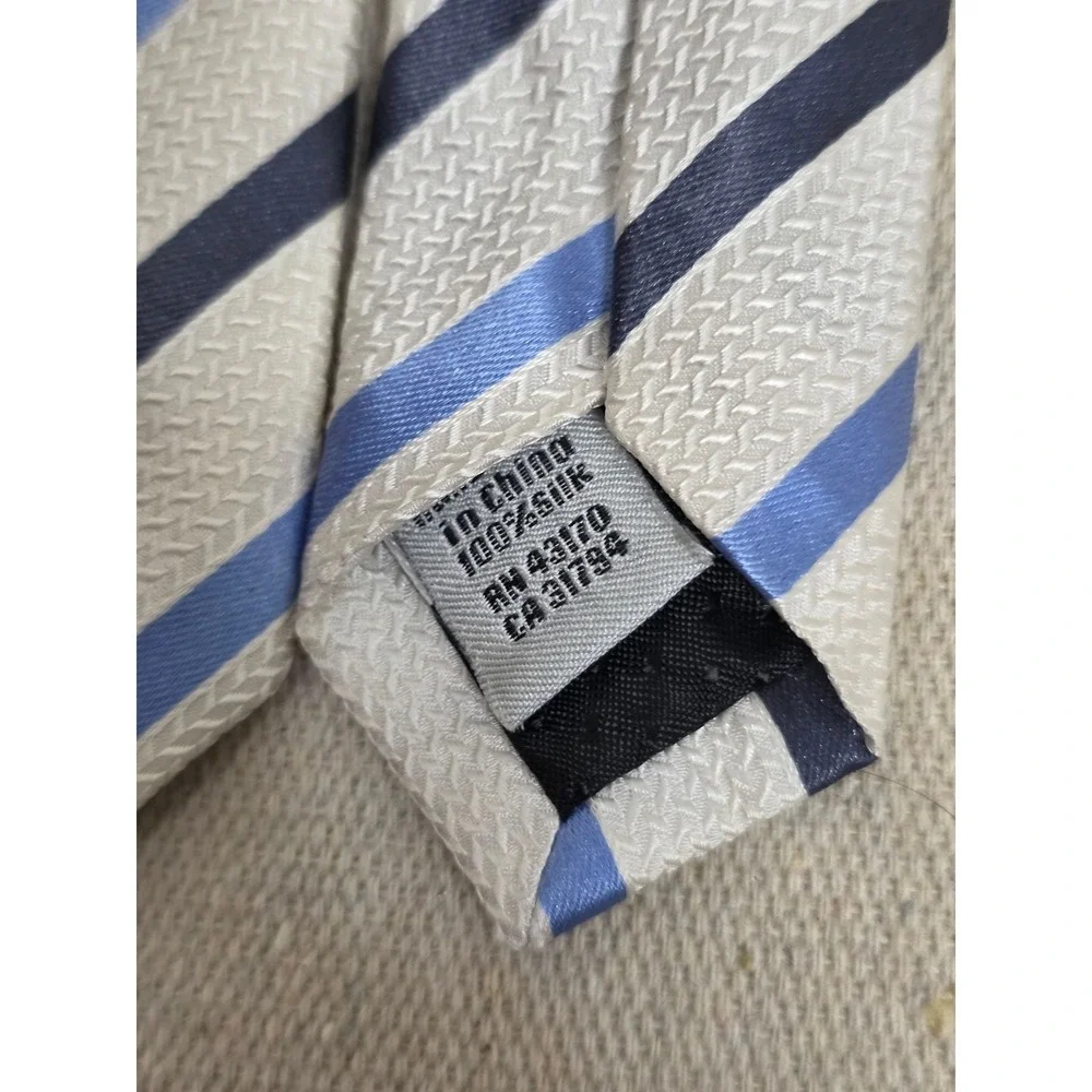 Geoffrey Beene Mens Silk Necktie Blue‎ Navy Silver Diagonal Stripe RN 43170